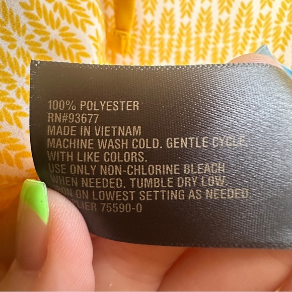 Worthington NWT Layered  Yellow Geometric Print Keyhole Halter Top Size Large - Picture 8 of 8